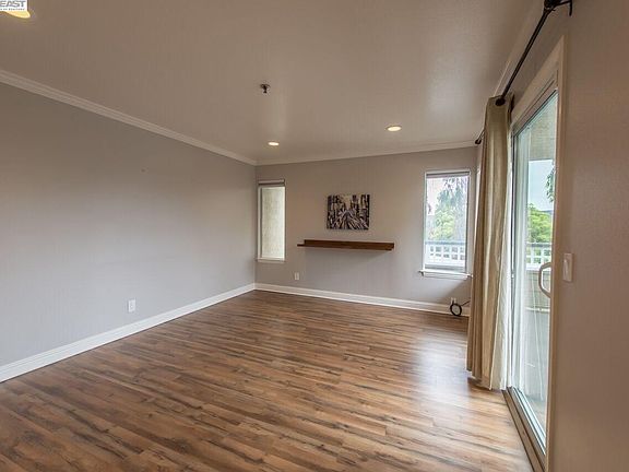 4th image of 683 Newbury Ln APT 373