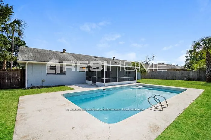 3 bed, 2.0 bath, 1465 sqft, $1,845 — Photo 2