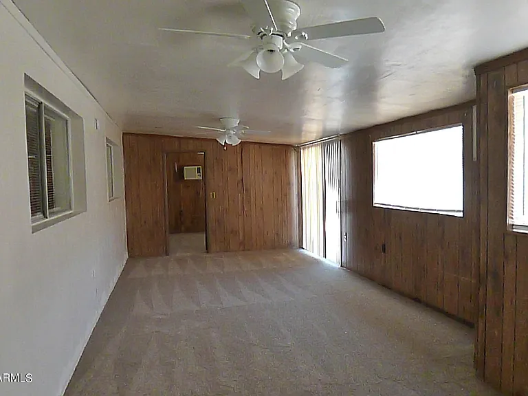 2246 W Corrine Dr — Photo 13