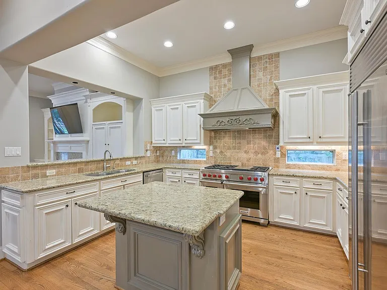 2390 W 8th St — Photo 11