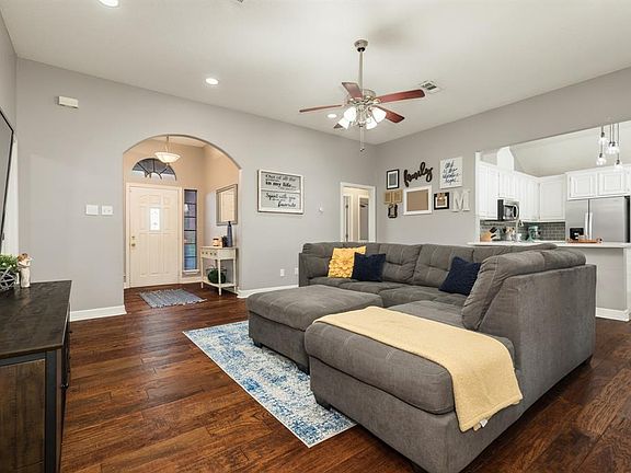 3rd image of 215 Audubon Woods Ct