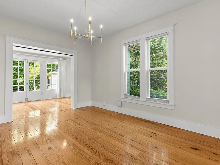 2047 N Sumner St — Photo 7