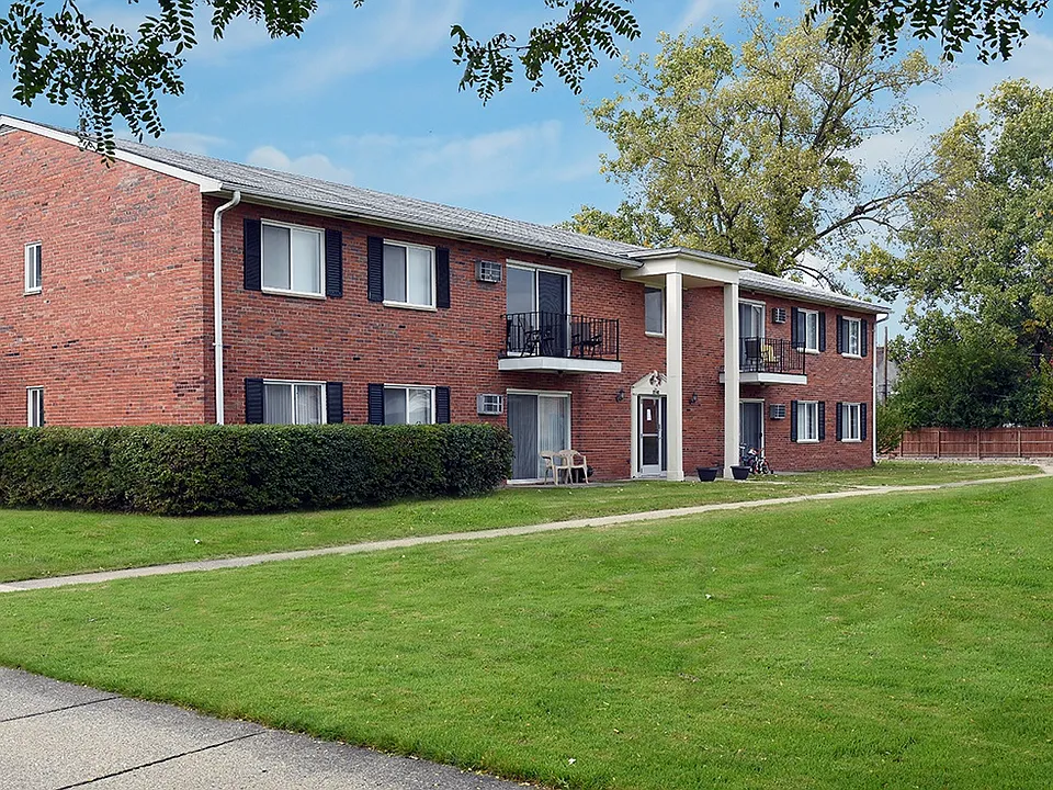 Franklin Square Apartments