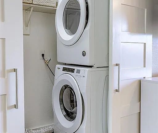 3rd image of 8603 Putnam Dr APT 102