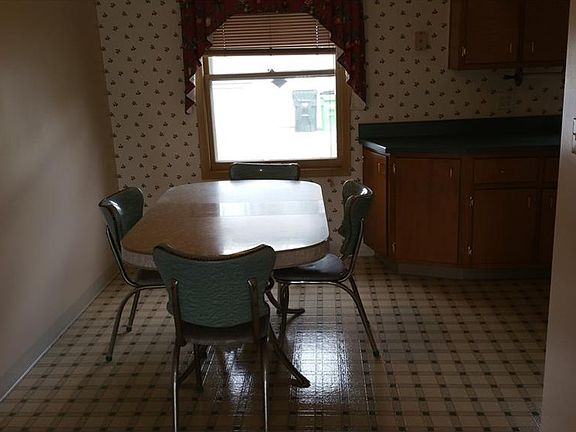 4th image of 12401 Eastwood Blvd
