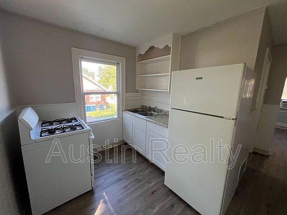 2nd image of 8840 Graceland Ave