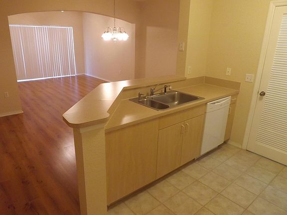 3rd image of 303 Belmont Pl #303