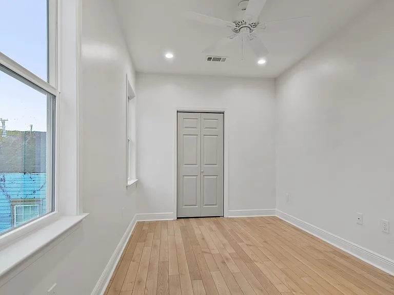 1510 S Robertson — Photo 7