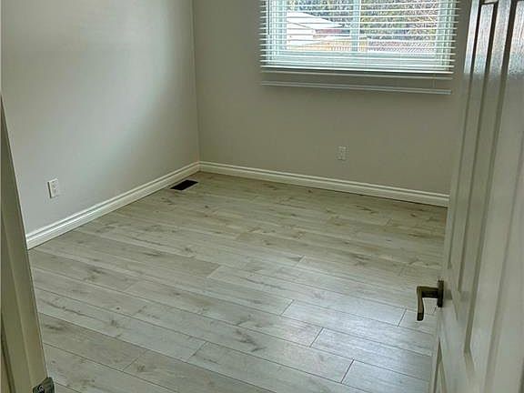 4th image of 333 Rexford Dr