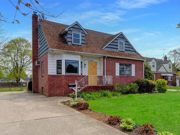 1707 N Gardiner Drive, Bay Shore, NY 11706