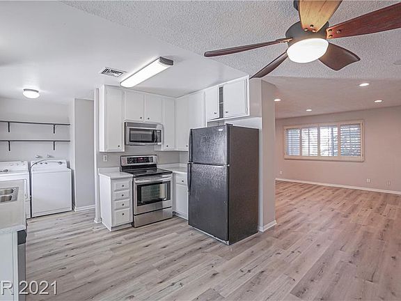 5th image of 578 Greenbriar Townhouse Way #4