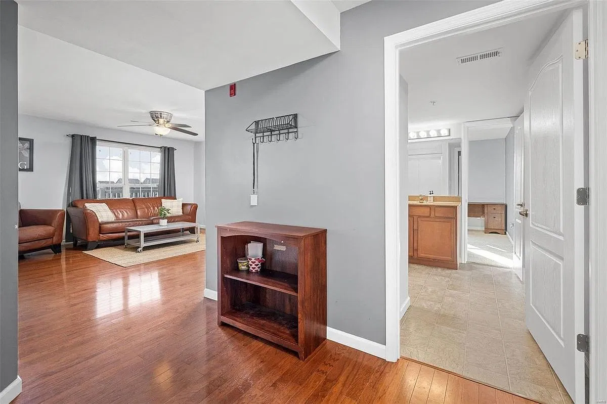 2 bed, 2.0 bath, 1130 sqft, $1,550 — Photo 4