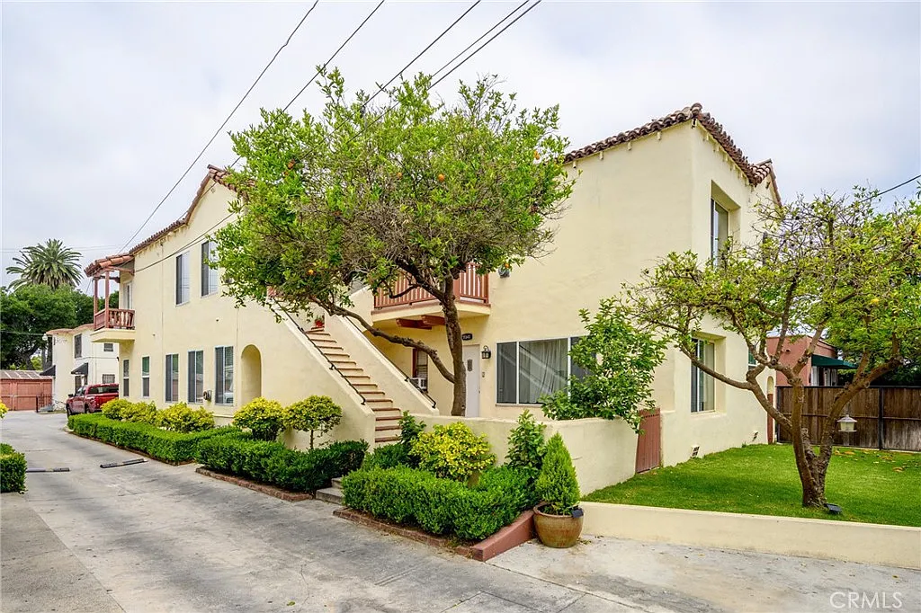 2 bed, 800 sqft, $2,200 — Photo 2