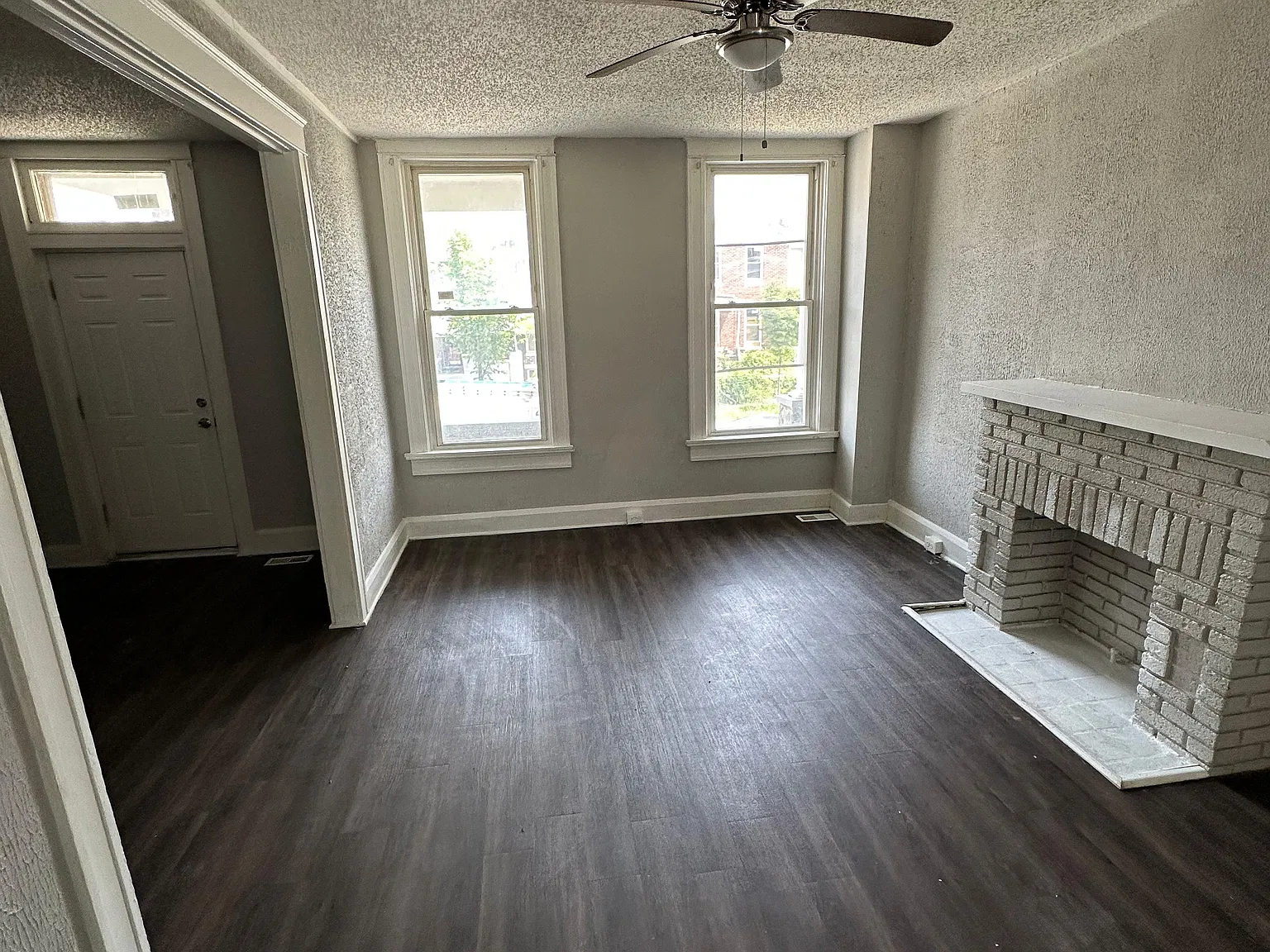 4 bed, 1.5 bath, $1,600 — Photo 2