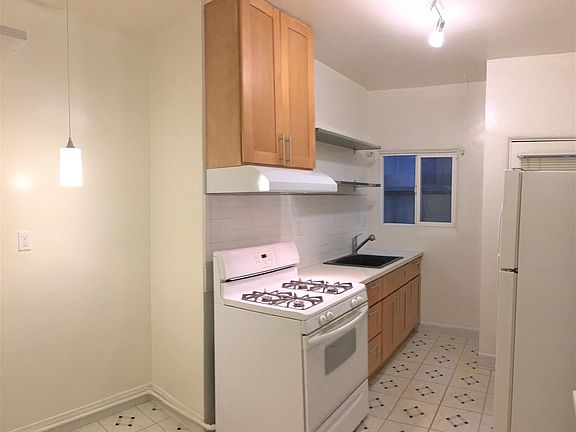 3rd image of 1217 Oak Grove Ave