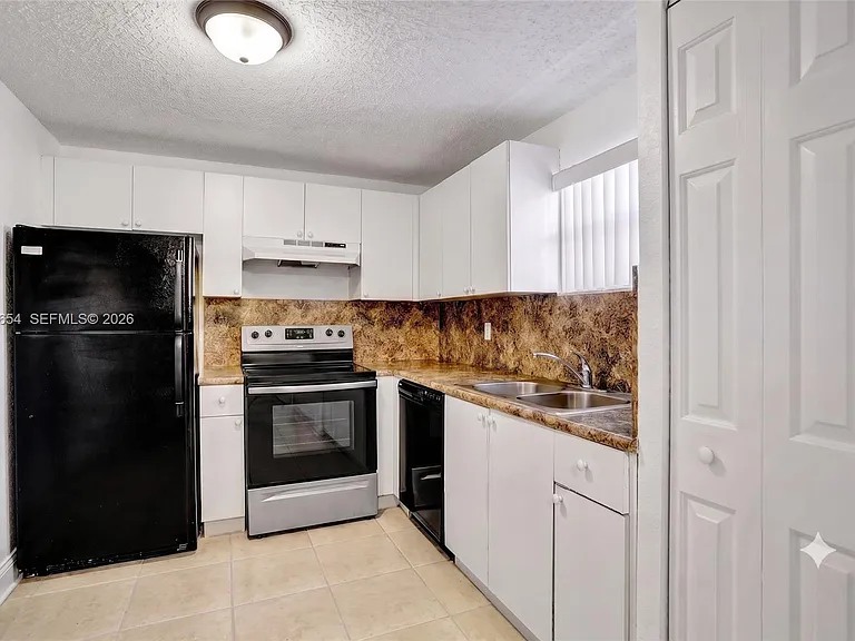 4205 N University Dr #303 — Photo 9