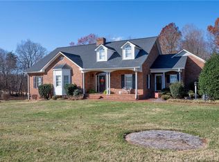 2517 Country Club Rd, Yadkinville, NC 27055