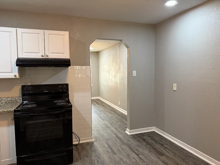 2504 Normont Cir — Photo 8