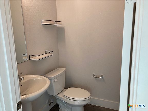 5th image of 273 Eagle Ford Dr