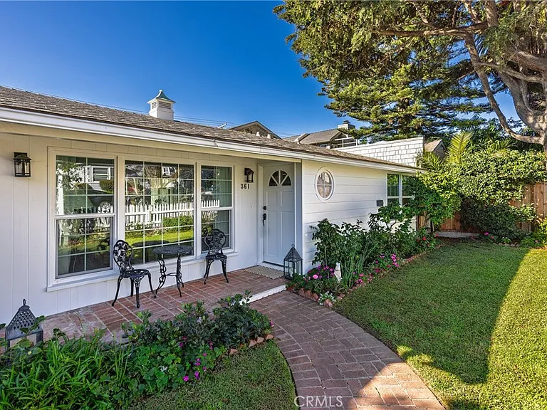 361 Cypress Dr — Photo 3