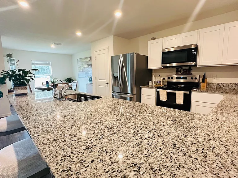 1233 Chester Ave — Photo 19