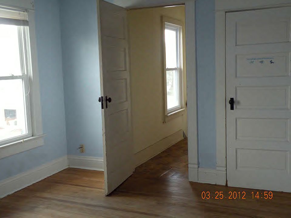 2nd image of 722 S Market St