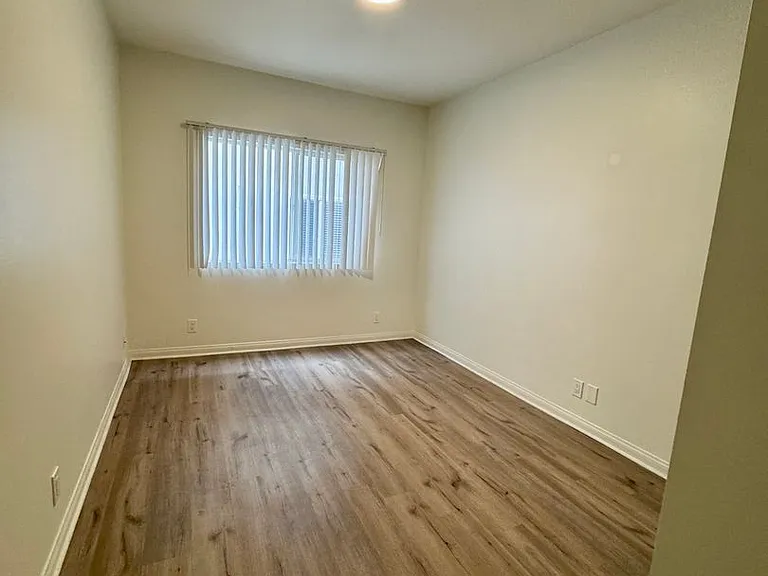10883 Rose Ave #101 — Photo 8