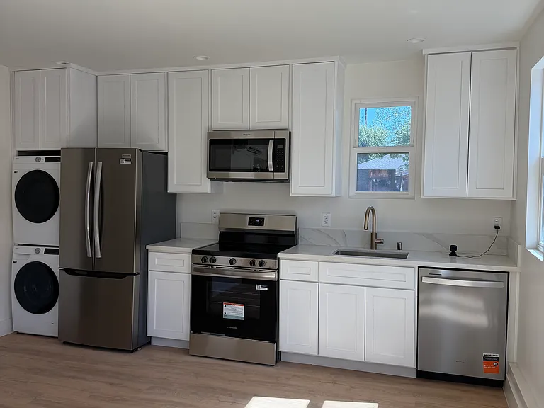 1516 Wells Ave #B — Photo 3