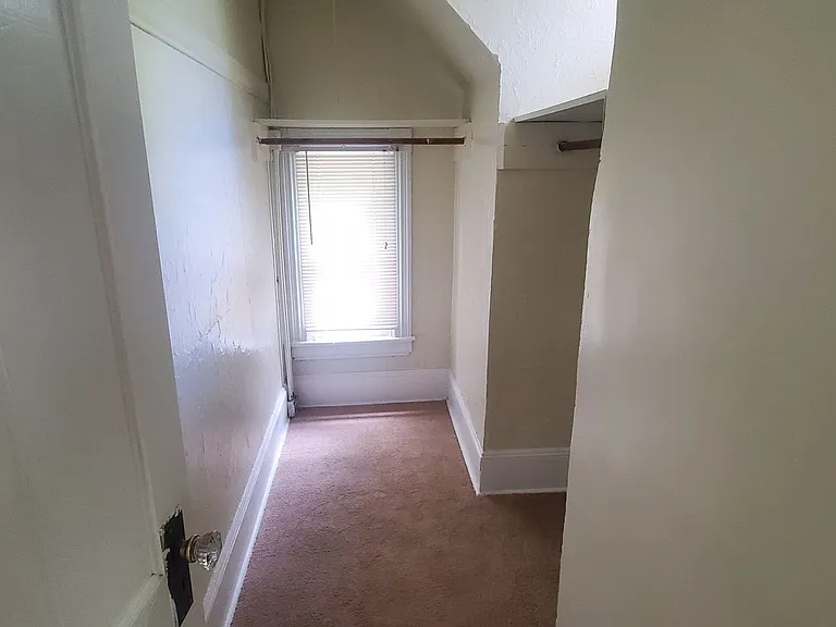 612 5th Ave — Photo 6
