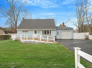 6 Noahs Path, Rocky Point, NY 11778