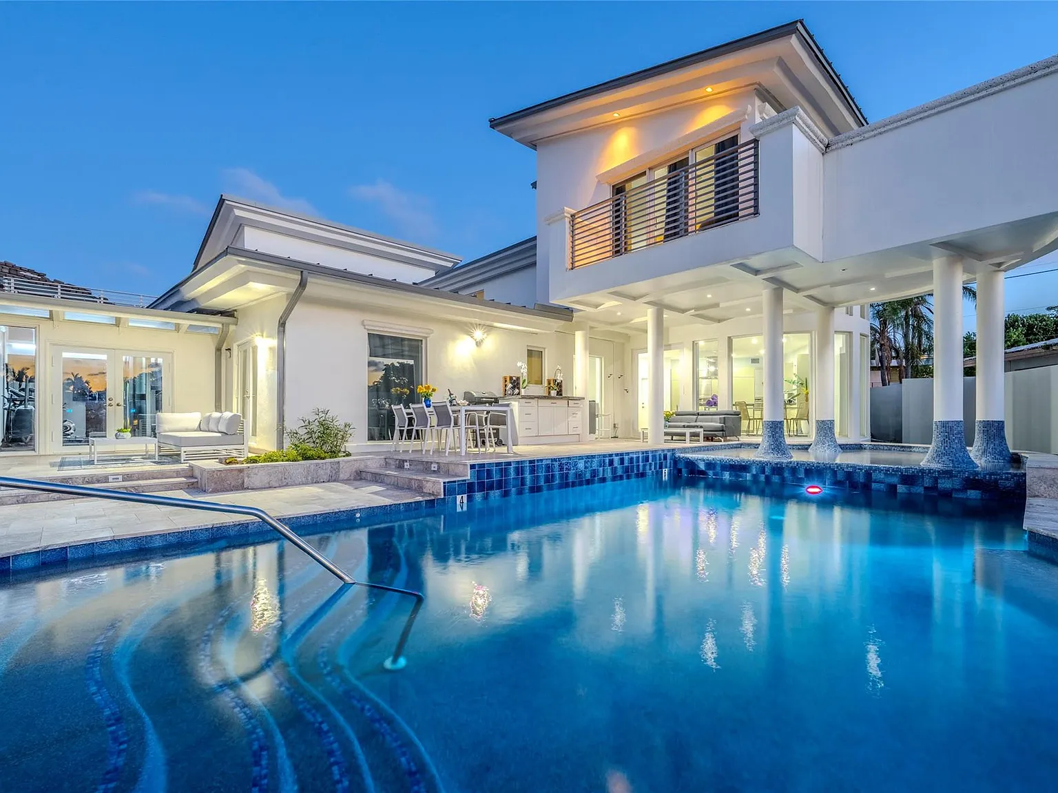 8 bed, 9.0 bath, 5635 sqft, $55,000 — Photo 4