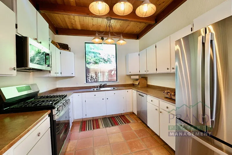 1 bed, 1.0 bath, 642 sqft, $3,600 — Photo 4
