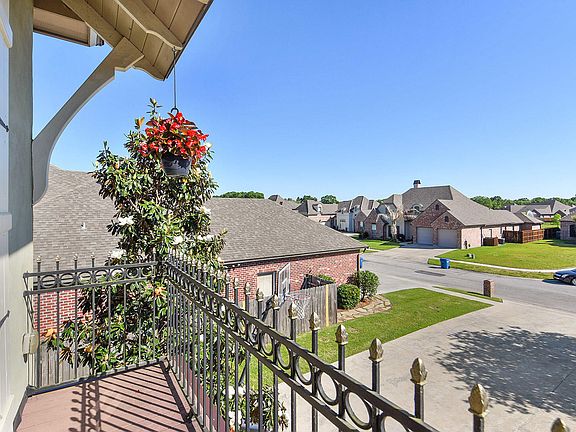 3rd image of 112 Stonesberry Dr