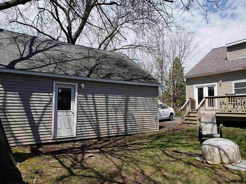 3rd image of 14 OAKLAND Street