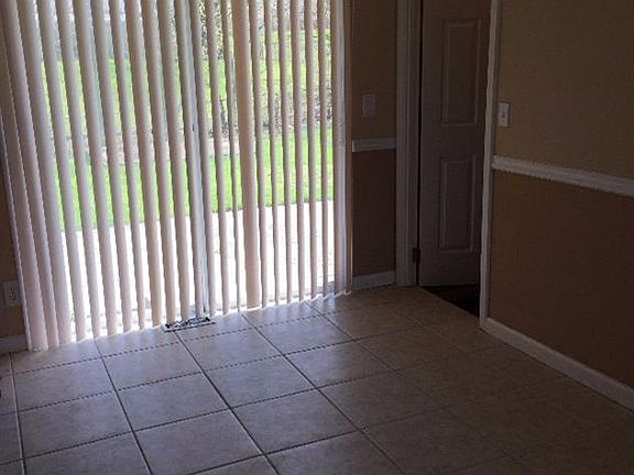 4th image of 879 Heatherstone Dr