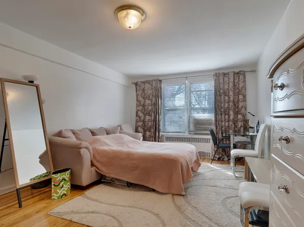 3165 Nostrand Avenue image 5 of 9