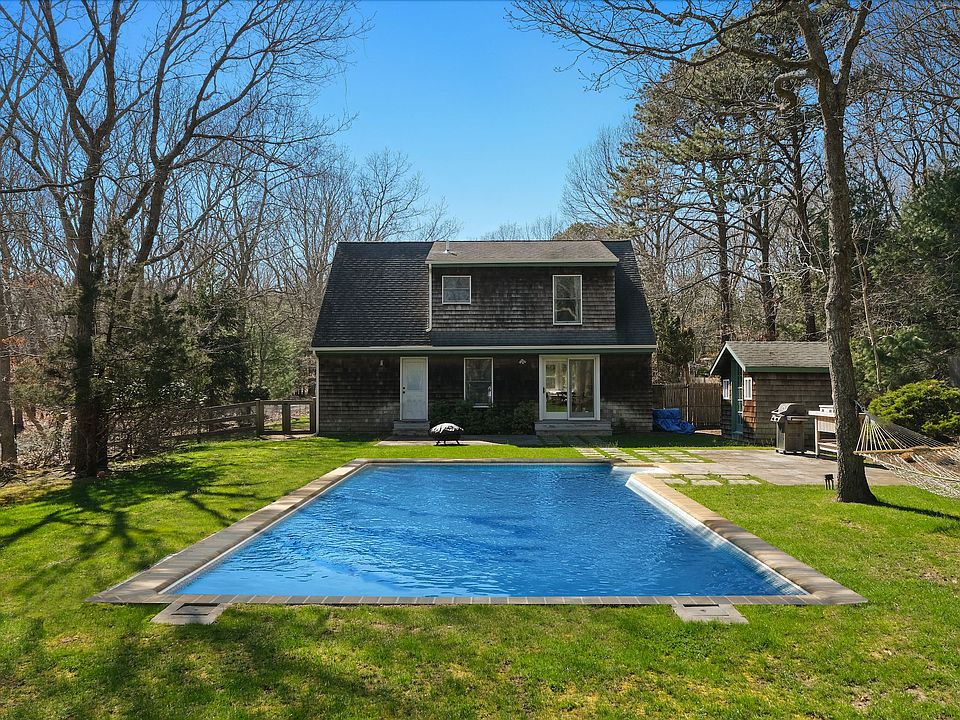 1st image of 28 Wooded Oak Ln