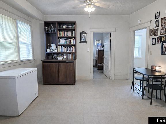 3rd image of 2857 Corby St