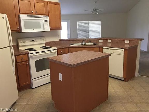 4th image of 2203 NE 35th St