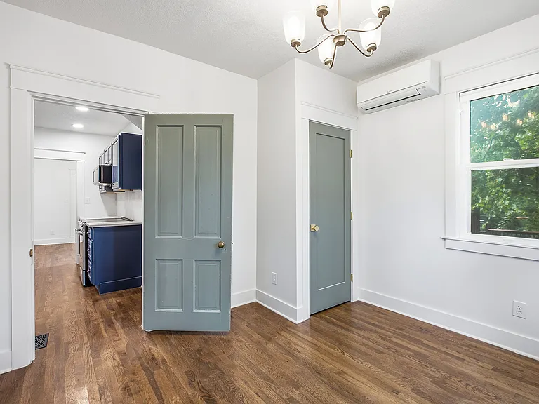 4724 Delmar St — Photo 28