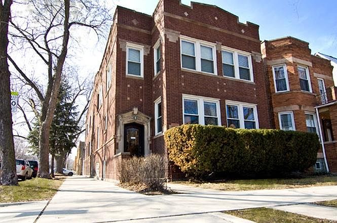 1st image of 3800 N Oakley Ave #1