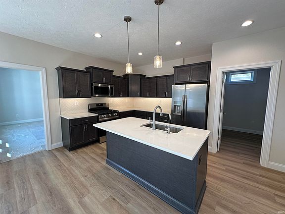 4th image of 661 Tamarind Dr