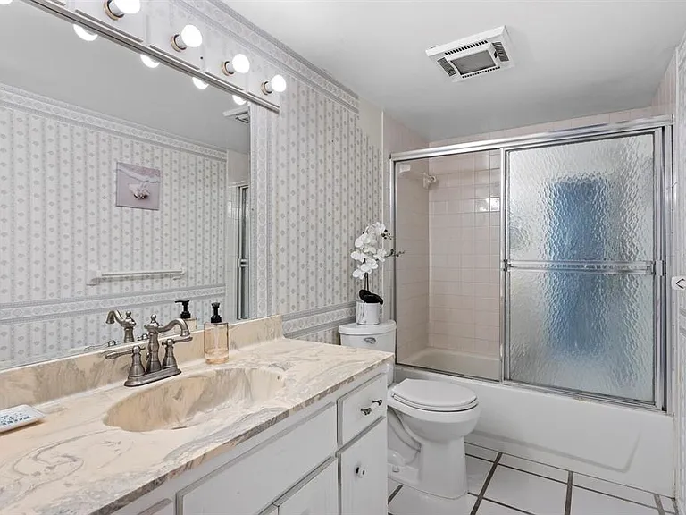 2900 Gulf Blvd #211 — Photo 33
