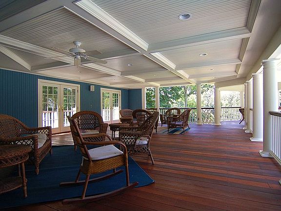 Covered Mahagony Deck