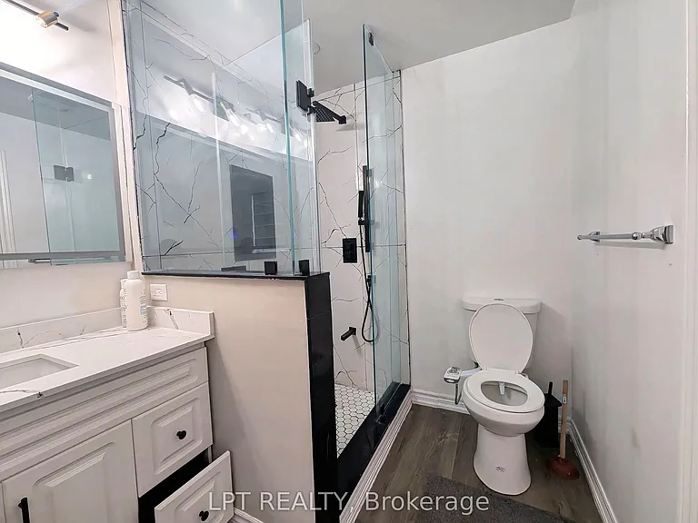 22 Dufay Rd — Photo 10
