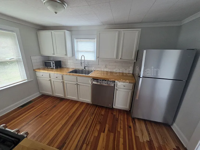 161 Logan Ave — Photo 14