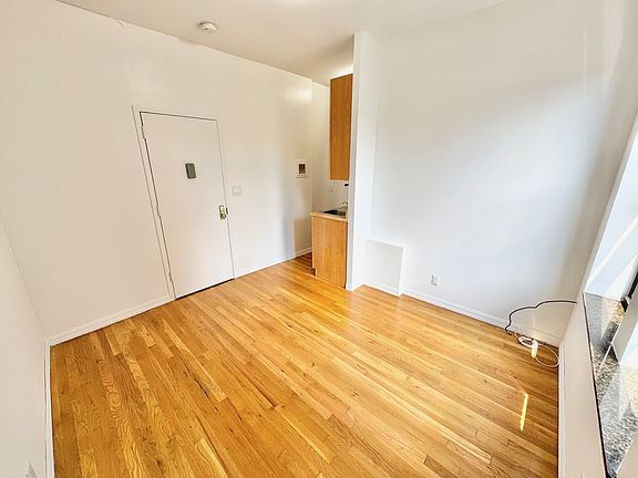 3rd image of 285 Mott St APT A23