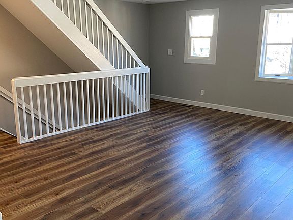 4th image of 111 Cooper Pl E