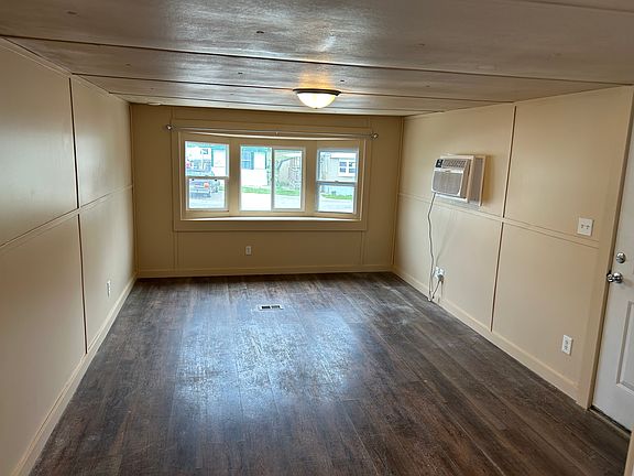 5th image of 140 W 4th St #8