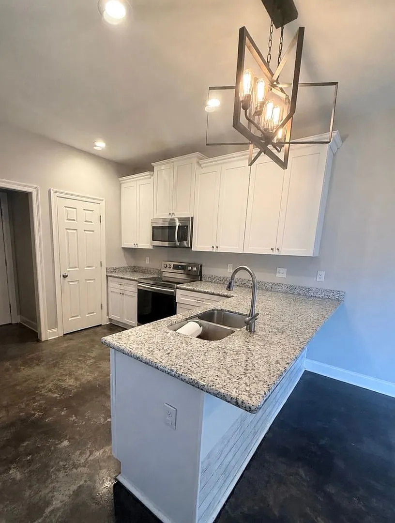 Adorable Townhome! — Photo 4